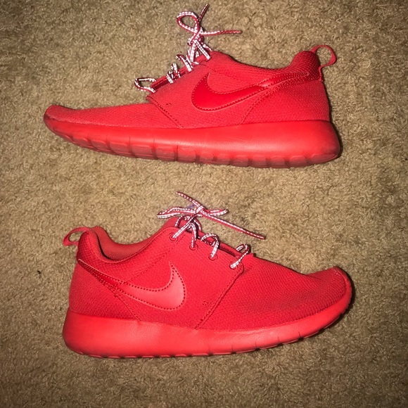 Red Nike roshe runs women’s 8 great condition - Picture 1 of 5